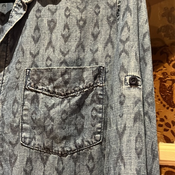 Cloth and Stone denim shirt from Anthropologie - Picture 2 of 3
